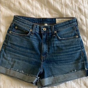 Rag and bone shorts, an essential piece.